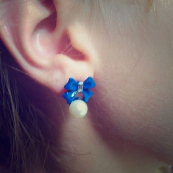 Bow Earrings  - Picture 1 of 3